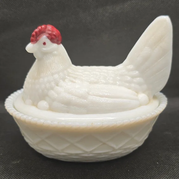 Vintage Westmoreland Milk Glass Rooster on a Nest Covered Dish 5" Long - Picture 1 of 7